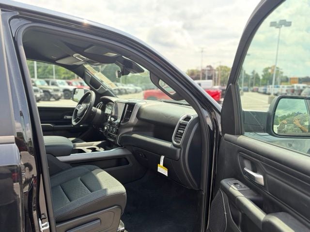 2026 RAM 1500 RAM 1500 EXPRESS CREW CAB 4X4 5'7' BOX