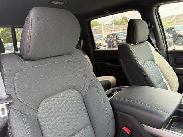 2026 RAM 1500 RAM 1500 EXPRESS CREW CAB 4X4 5'7' BOX