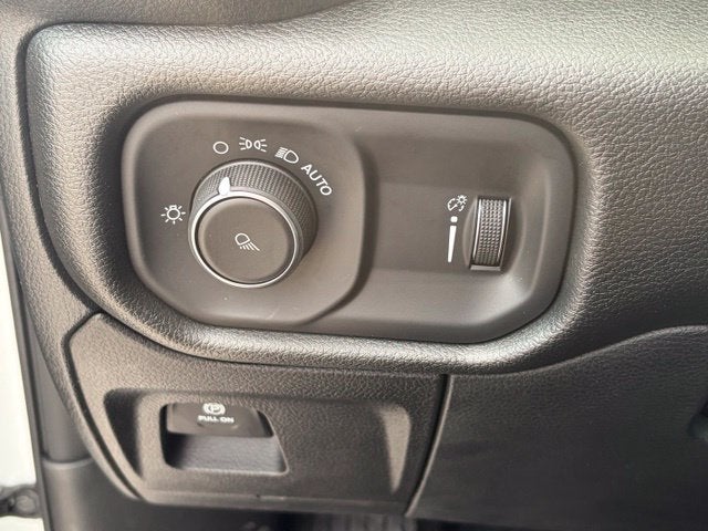 2027 RAM Ram 1500 RAM 1500 TRADESMAN CREW CAB 4X4 5'7' BOX