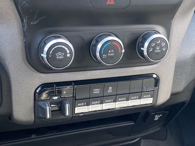 2022 RAM 2500 Tradesman Crew Cab 4x4 6'4' Box