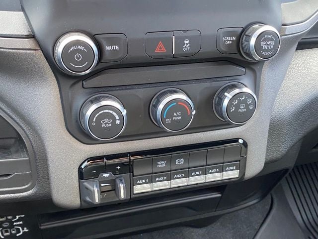 2022 RAM 2500 Tradesman Crew Cab 4x4 6'4' Box