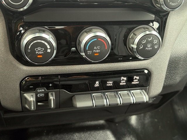2027 RAM Ram 2500 RAM 2500 TRADESMAN CREW CAB 4X4 8' BOX