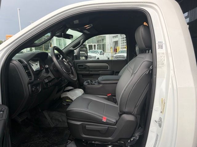 2026 RAM 5500 Chassis RAM 5500 TRADESMAN CHASSIS REGULAR CAB 4X4 84' CA