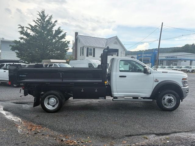 2026 RAM 5500 Chassis RAM 5500 TRADESMAN CHASSIS REGULAR CAB 4X4 84' CA