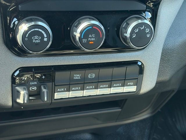 2026 RAM Ram 3500 Chassis Cab RAM 3500 TRADESMAN CREW CAB CHASSIS 4X4 60' CA