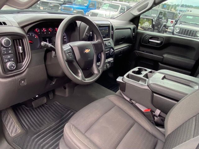 2023 Chevrolet Silverado 1500 4WD Crew Cab Short Bed Custom