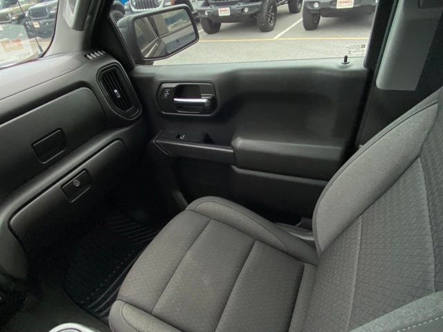 2023 Chevrolet Silverado 1500 4WD Crew Cab Short Bed Custom