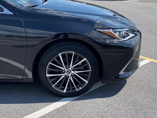 2025 Lexus ES 300h 300h