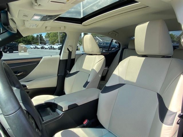 2025 Lexus ES 300h 300h