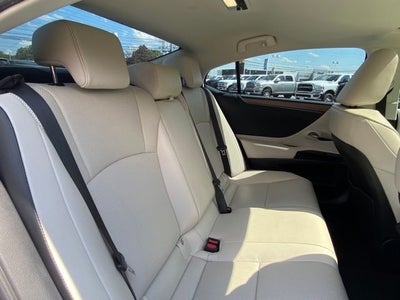 2025 Lexus ES 300h 300h