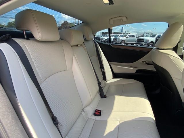 2025 Lexus ES 300h 300h