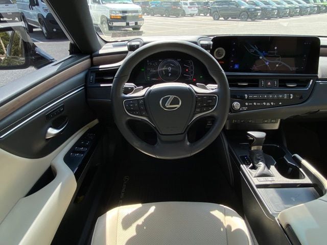 2025 Lexus ES 300h 300h