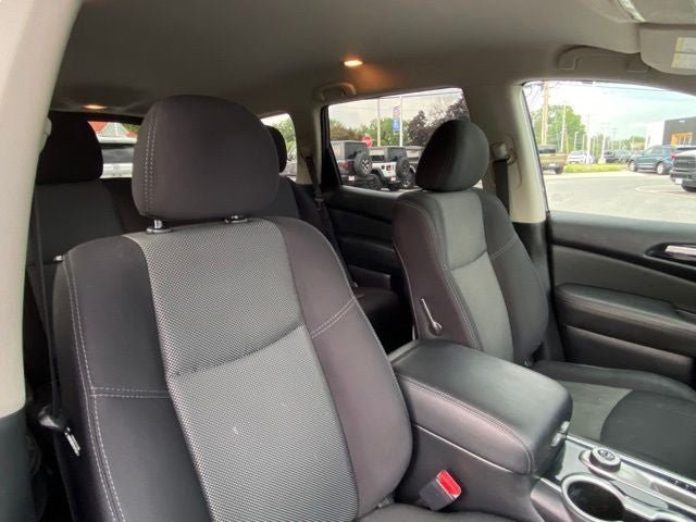 2019 Nissan Pathfinder SV